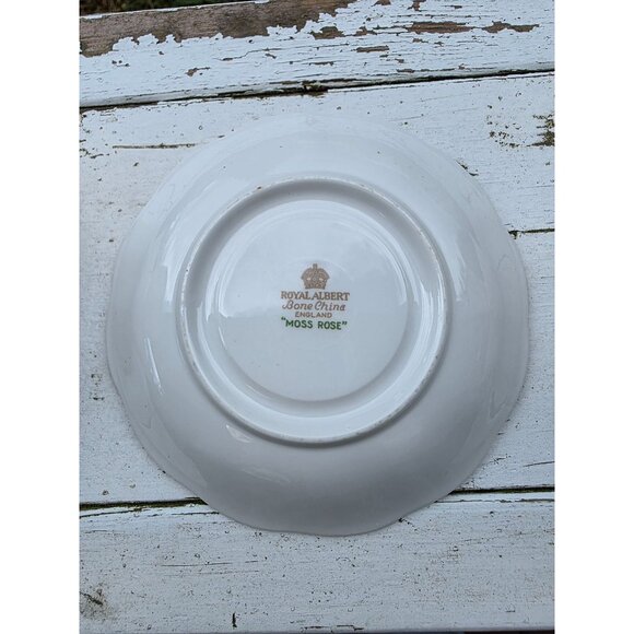 Royal Albert Moss Rose Bone China Tea Cup & Saucer Set Floral Design Gold Trim - Picture 5 of 7